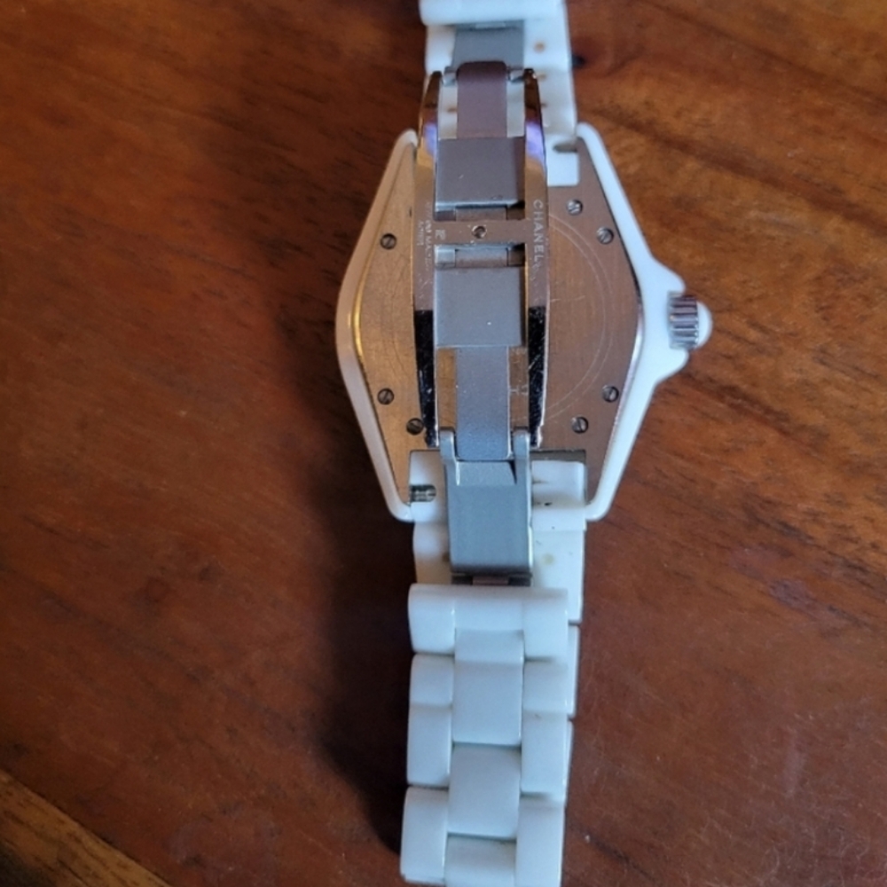 CHANEL J12 White Ceramic 38mm Watch - Picture 7 of 8